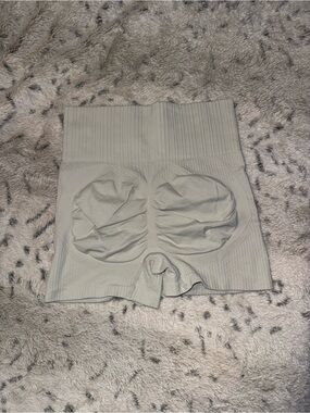 Light Grey/ Cream gym shorts with butt scrunch
